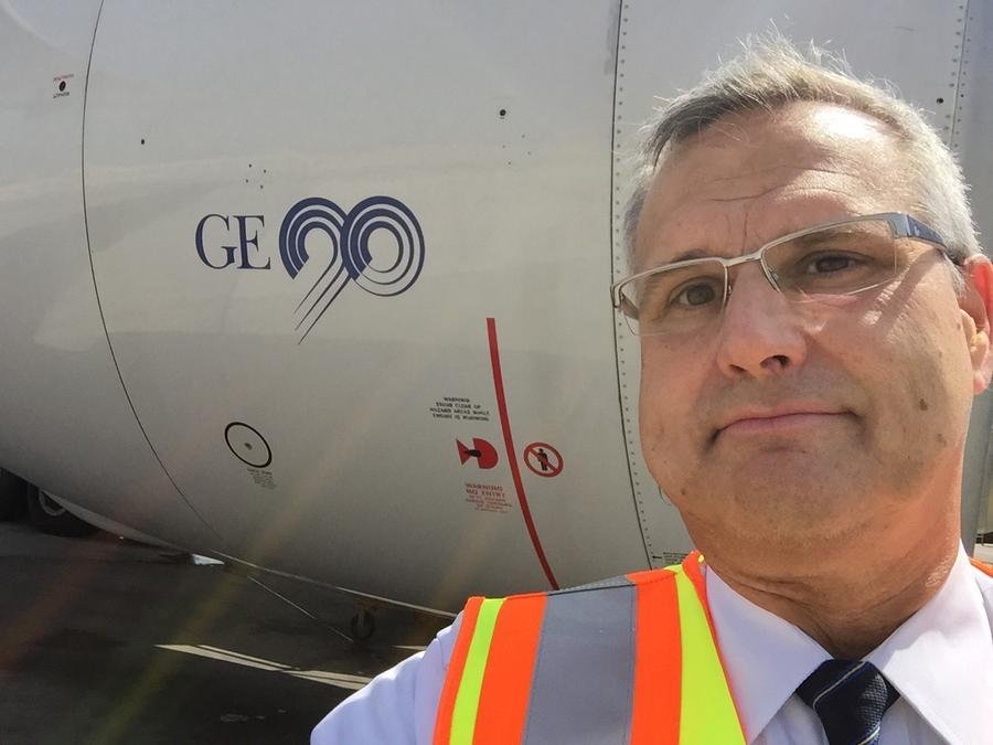 GE90 engine walkaround inspection